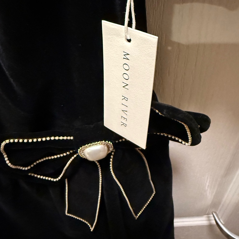 Moon River Black Velvet Mini Dress w/ Pearl Bow | Size Small NWT - Picture 7 of 7